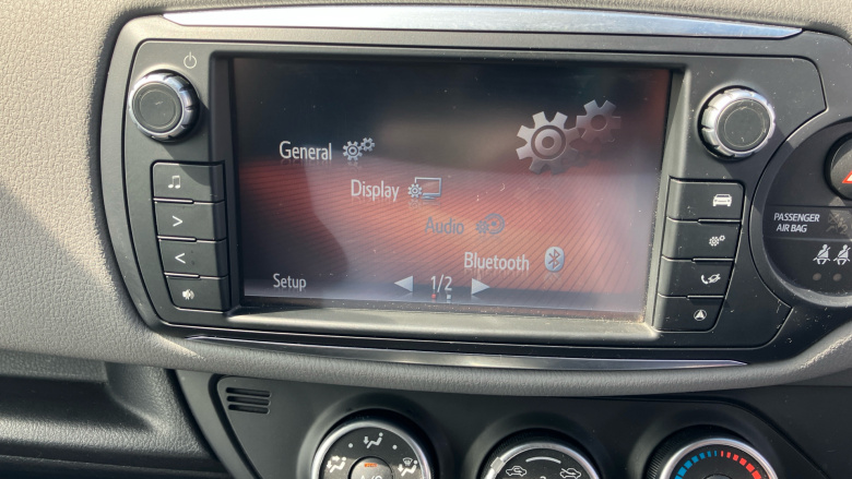Toyota Yaris 1.33 VVT-i Icon 5dr Petrol Hatchback